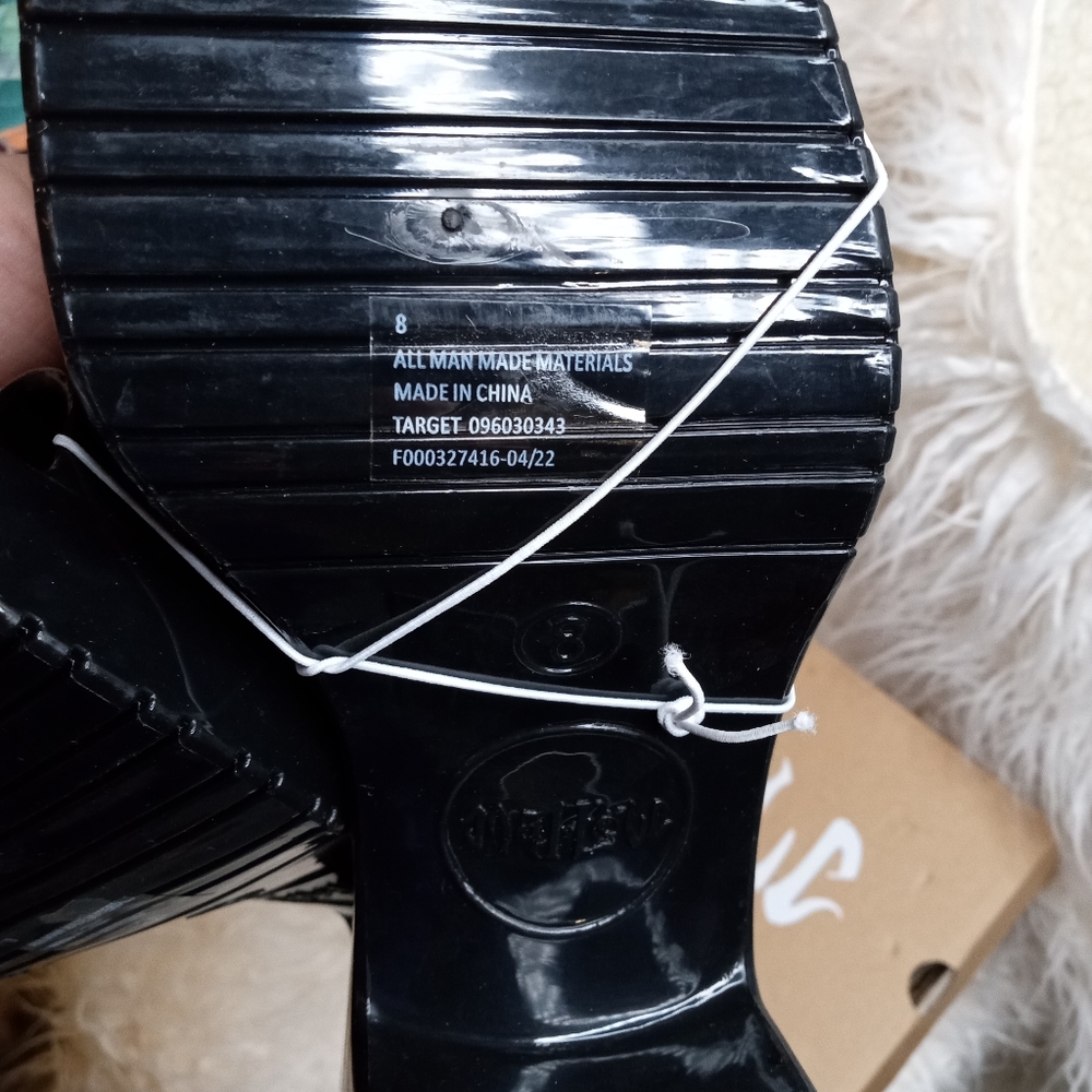 NWT Black Sandals Sustainable Materials - Picture 3 of 4